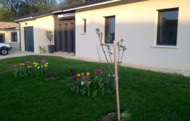 Maison contemporaine et actuelle de plain-pied à Soyaux (16)